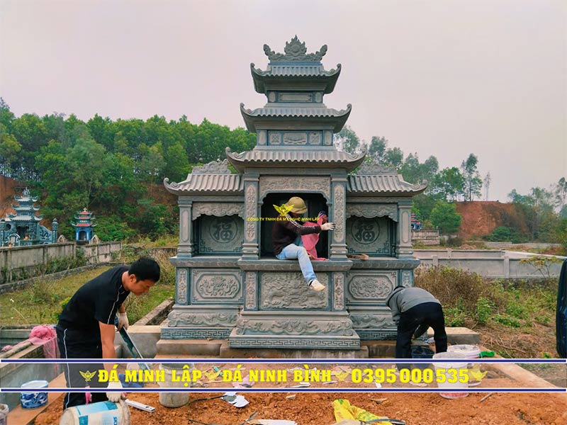 Mẫu lăng thờ chung bằng đá xanh rêu cao cấp chạm khắc tinh xảo