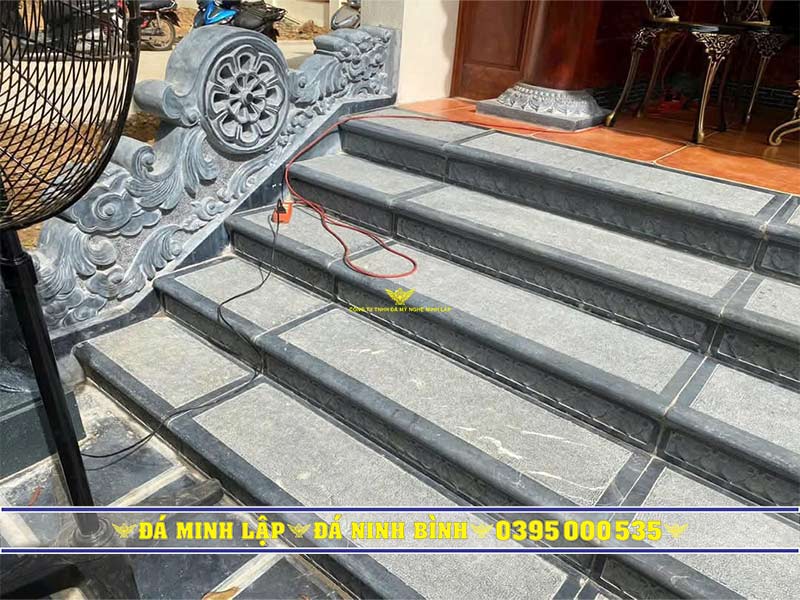 bậc tam cấp đá xanh tự nhiên cho nhà thờ họ 