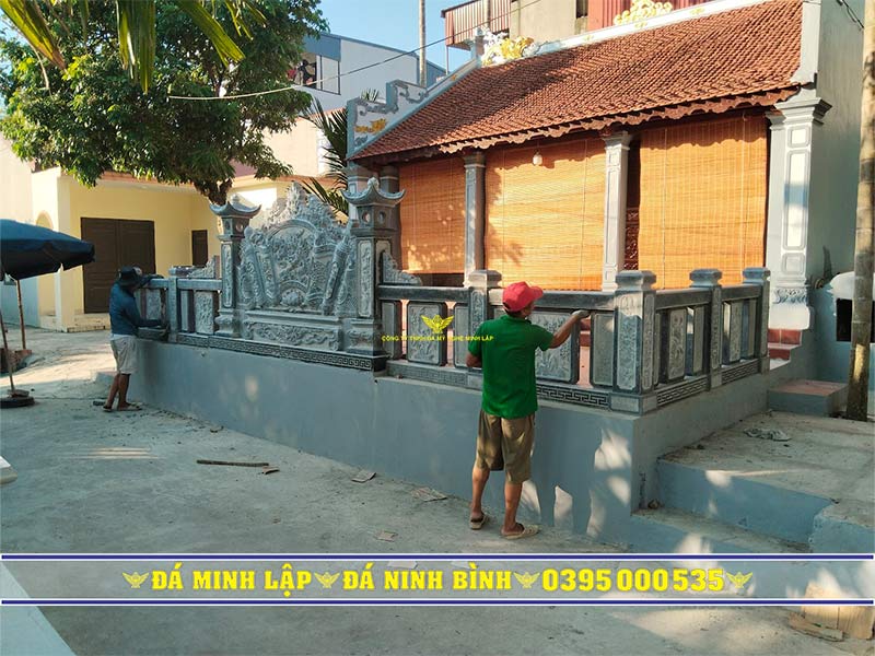 cuốn thư đá bình phong đặt tại nhà thờ họ ninh bình