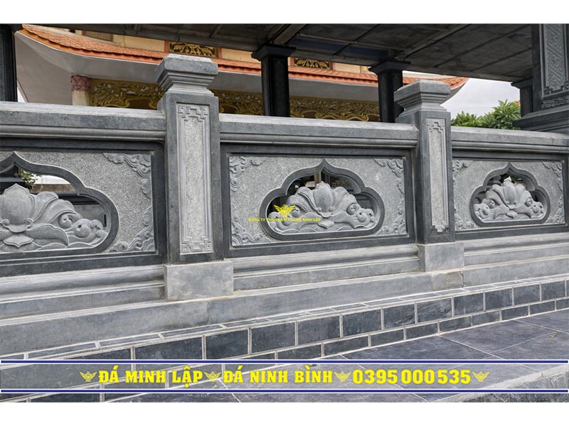 lan can đá của nhà thờ họ