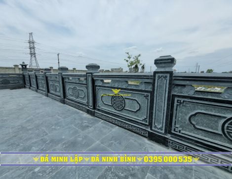 Lan can đá xanh rêu, bưng chữ Thọ khung huỳnh, cột băm nhám LC9