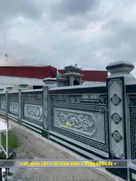 Lan can đá xanh rêu, hoa văn viền chữ Z, bưng chạm sen hóa LC12