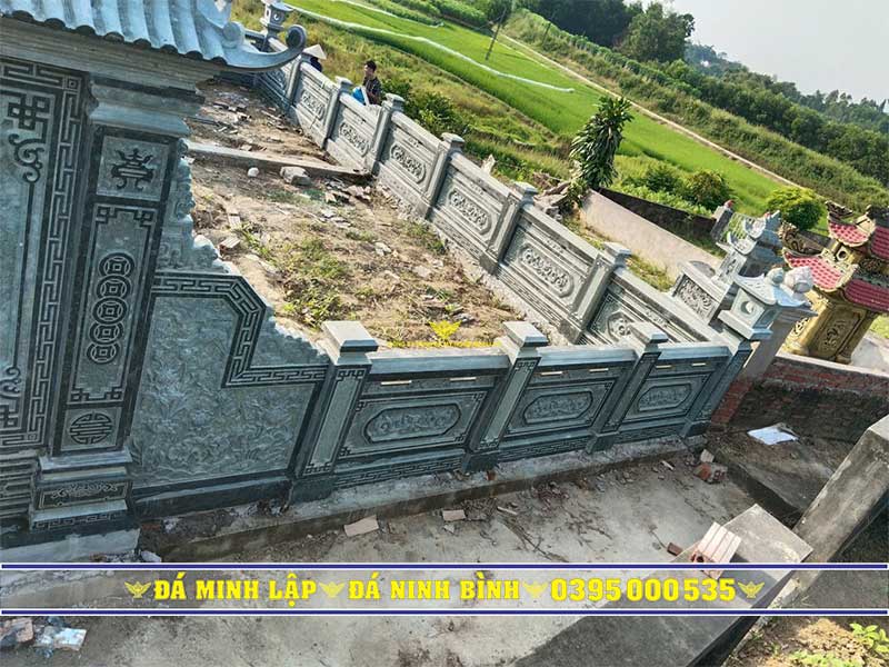 Hệ thống tường bao hàng rào lan can bằng đá xanh rêu tự nhiên nguyên khối