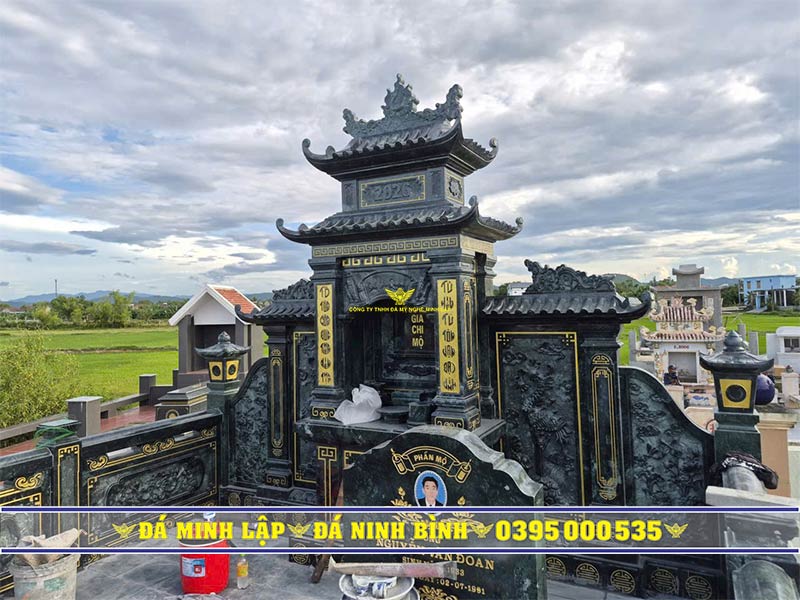 Lăng thờ đá cánh hai mái đẹp cao cấp Lăng thờ đá cánh hai mái xanh rêu đẹp 2026