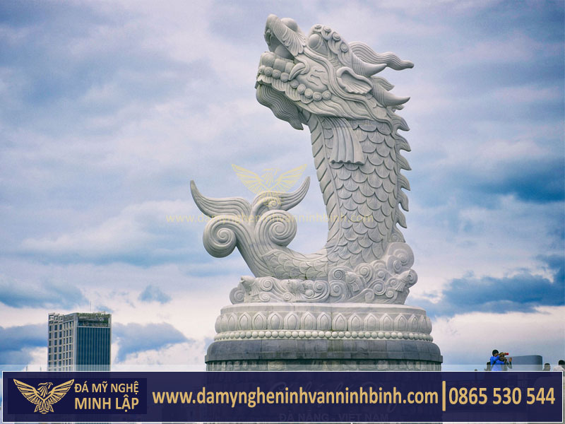 tượng đá cá chép hoá rồng Đà Nẵng