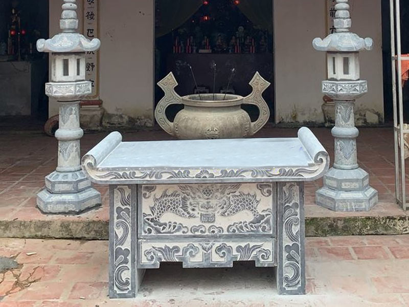 Bàn lễ đá của nhà thờ họ