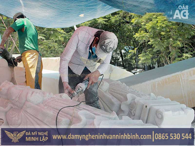 chế tác tượng đá tại làng nghề đá Ninh Vân