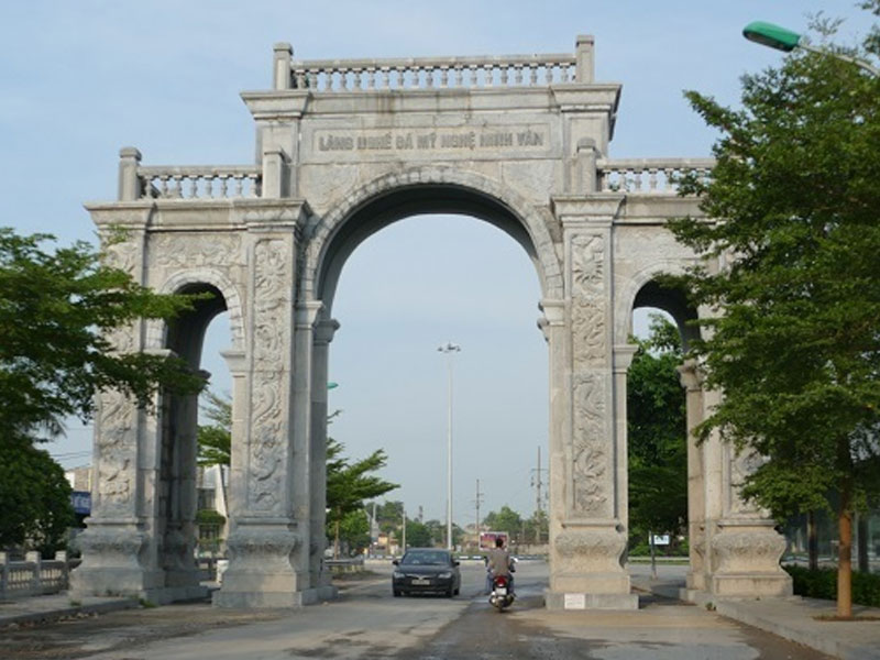Cổng vào làng nghề đá mỹ nghệ Ninh Vân