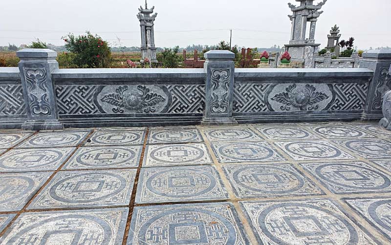 Đá lát nền của khu lăng mộ đá