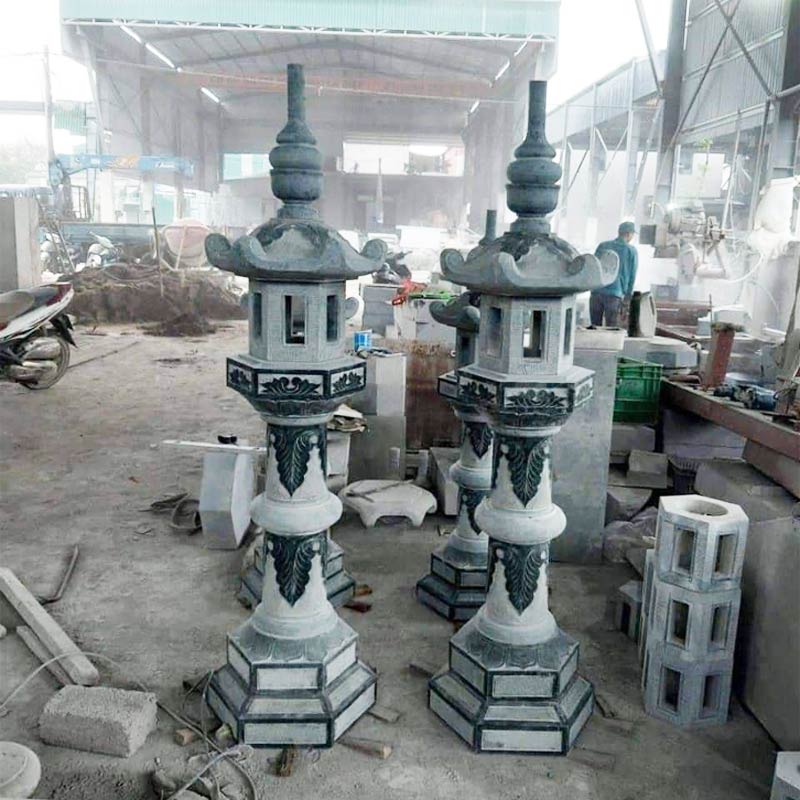 Đôi đèn đá đẹp của khu lăng mộ đá