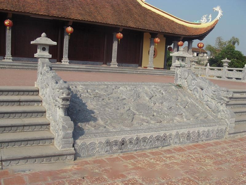 Đôi rồng đá của đình làng