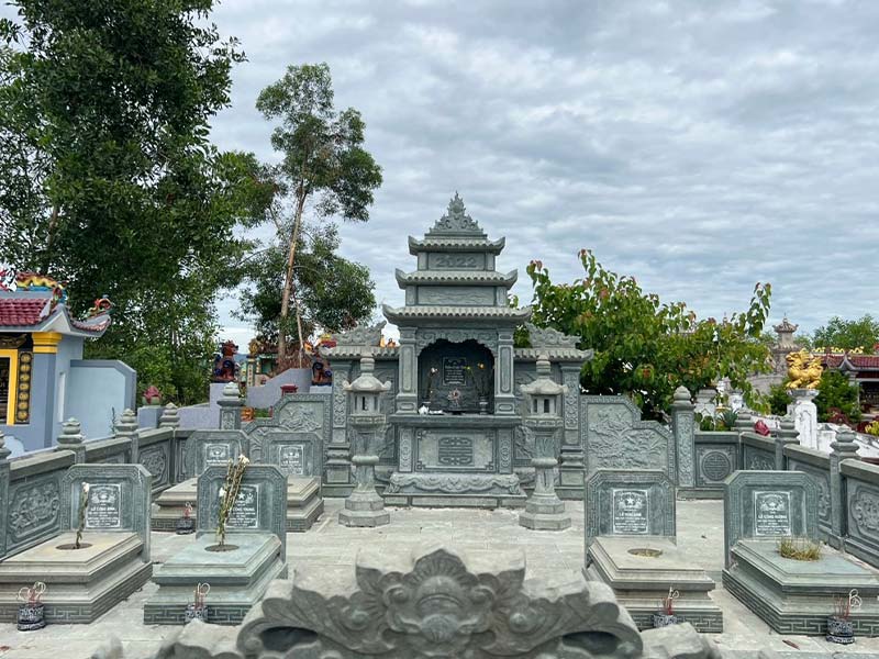Mộ đá đẹp nằm trong khu lăng mộ đá đá Ninh Bình