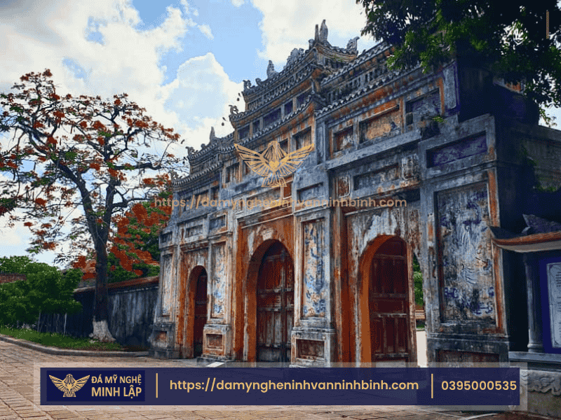 Ảnh Mô Tả Lăng Mộ Đá Vua Minh Mạng Từ Đá Mĩ Nghệ Minh Lập