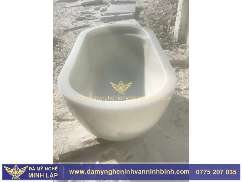 Bồn tắm đá tự nhiên không chỉ là nơi thư giãn mà còn nâng tầm không gian sống.