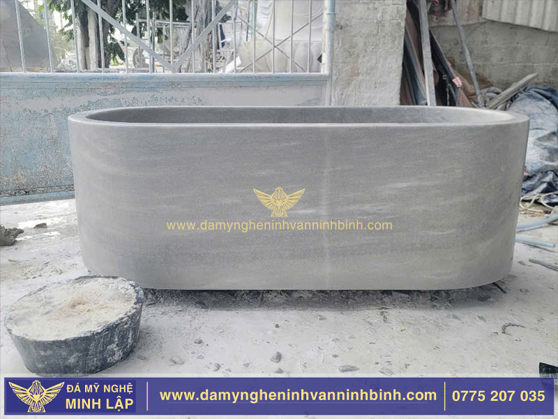 Bồn tắm đá tự nhiên là sản phẩm được chế tác từ đá nguyên khối, mang lại vẻ đẹp độc đáo và độ bền cao