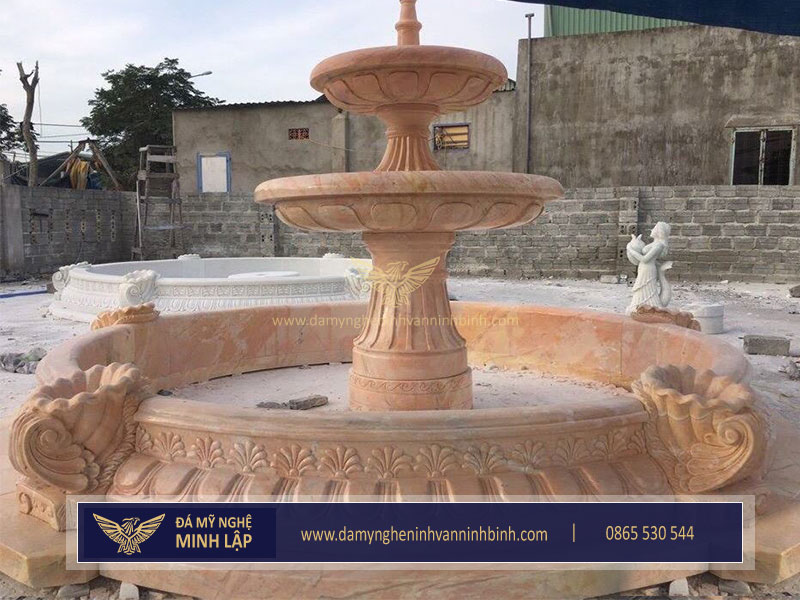 Đài phun nước thường được chế tác từ đá xanh Ninh Bình, đá granite hoặc đá cẩm thạch