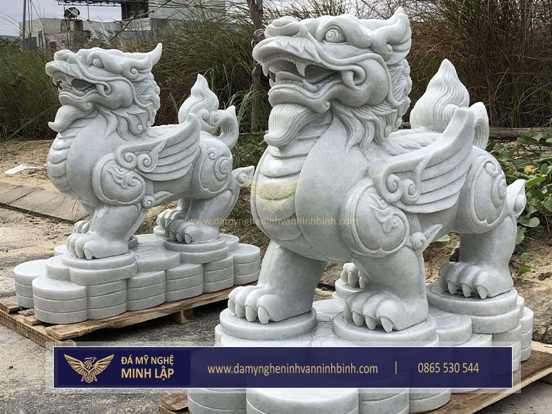 Tỳ hưu đá thường được chế tác từ đá xanh Ninh Bình, đá granite hoặc đá cẩm thạch.