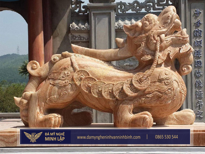 Trong phong thủy, tỳ hưu đá tượng trưng cho tài lộc, thịnh vượng và bảo vệ gia chủ khỏi năng lượng tiêu cực.
